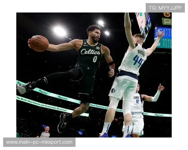 怀特攻防一体！绿军“隐形支柱”撑起后场天花板